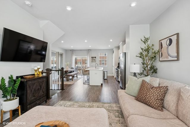 10607 Paige Circle, Orland Park, IL 60462