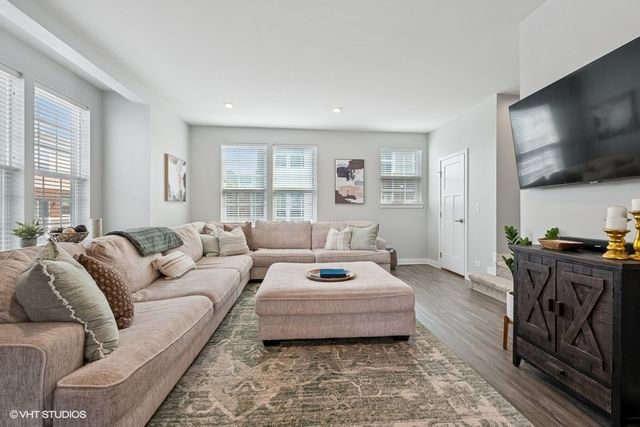 10607 Paige Circle, Orland Park, IL 60462