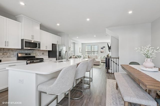 10607 Paige Circle, Orland Park, IL 60462