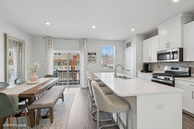 10607 Paige Circle, Orland Park, IL 60462