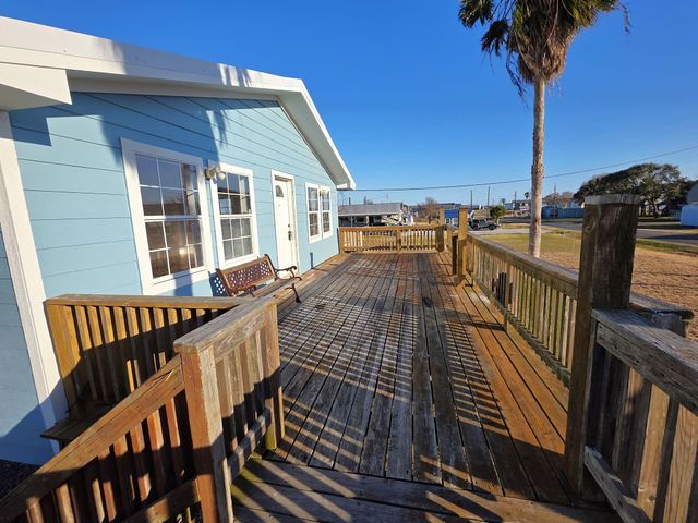 405 Blue Water Boulevard, Sargent, TX 77414