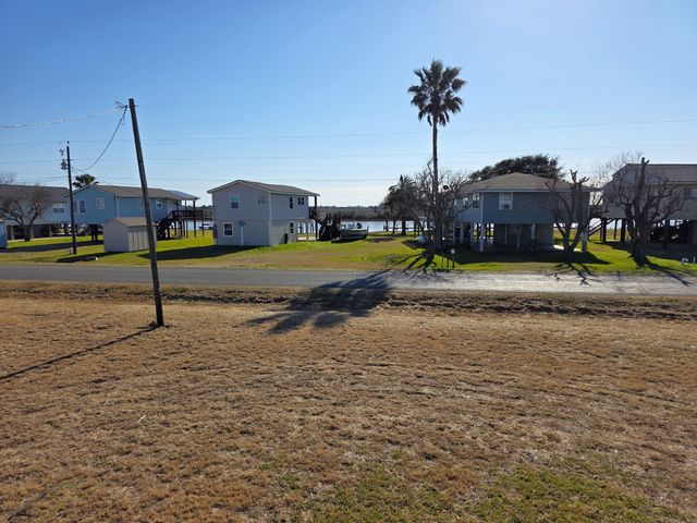 405 Blue Water Boulevard, Sargent, TX 77414