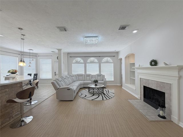 3822 Shady Harbor Drive, Houston, TX 77082