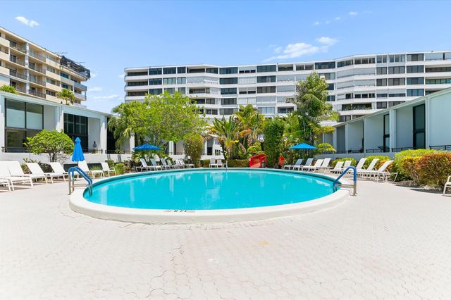 3589 S Ocean Boulevard 403, South Palm Beach, FL 33480