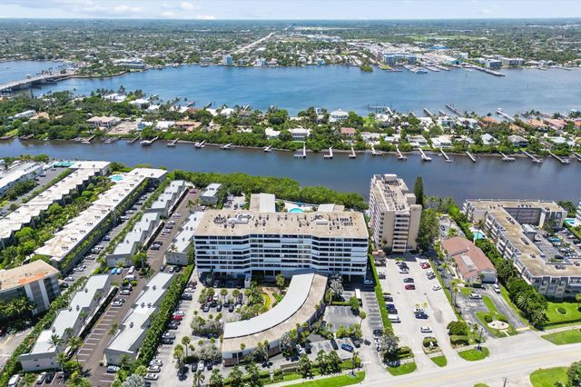 3589 S Ocean Boulevard 403, South Palm Beach, FL 33480