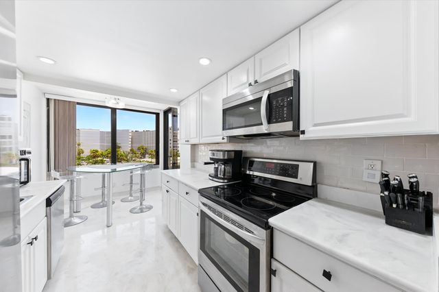 3589 S Ocean Boulevard 403, South Palm Beach, FL 33480