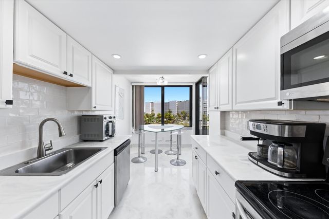 3589 S Ocean Boulevard 403, South Palm Beach, FL 33480