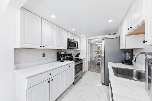 3589 S Ocean Boulevard 403, South Palm Beach, FL 33480