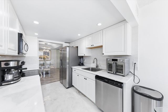 3589 S Ocean Boulevard 403, South Palm Beach, FL 33480