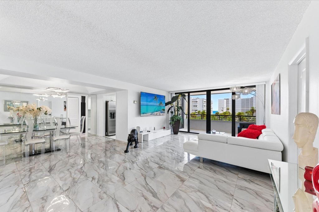 3589 S Ocean Boulevard 403, South Palm Beach, FL 33480