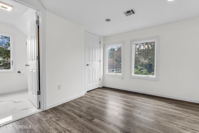 13 Lasatta Avenue, Englishtown, NJ 07726