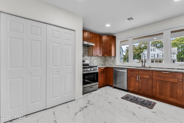13 Lasatta Avenue, Englishtown, NJ 07726