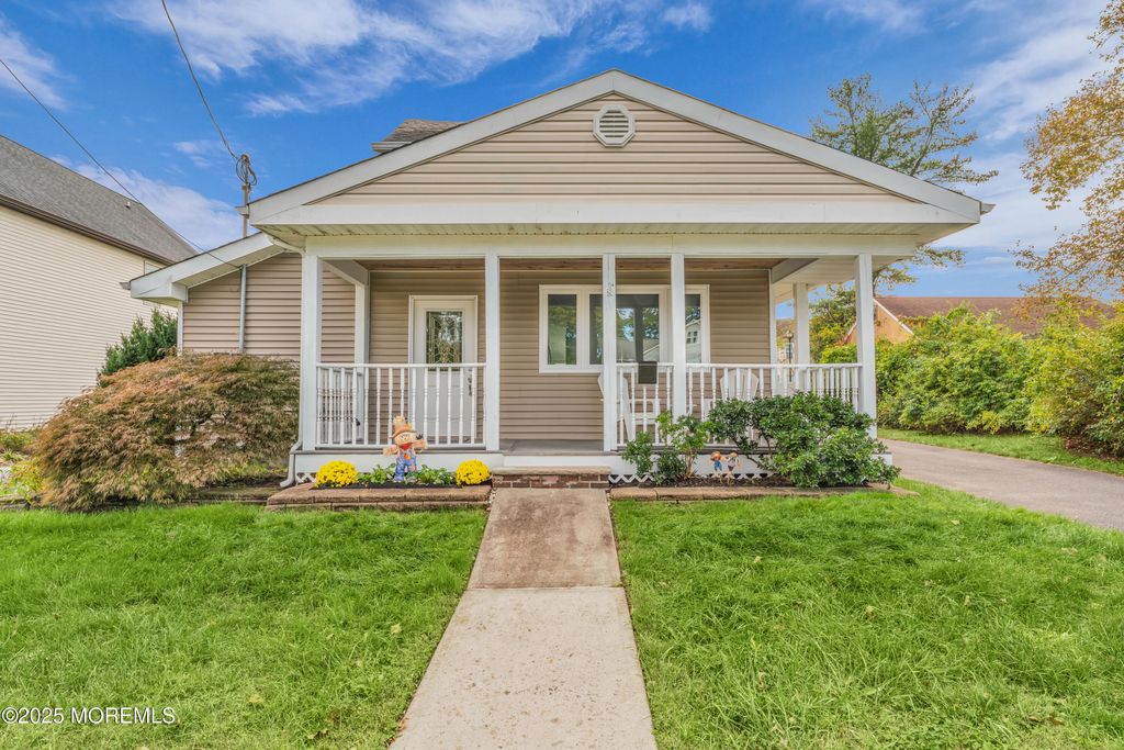 13 Lasatta Avenue, Englishtown, NJ 07726