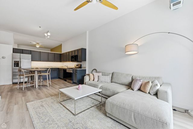 1000 E 53rd Street 215, Chicago, IL 60615