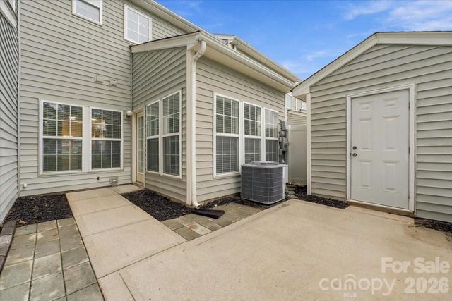 3048 Misty Harbor Circle E, Cramerton, NC 28032