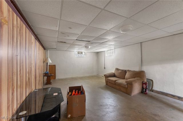 81 S Edgehill Avenue, Austintown, OH 44515