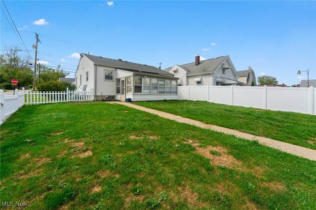 81 S Edgehill Avenue, Austintown, OH 44515