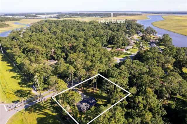 200 Satilla Drive, Brunswick, GA 31523