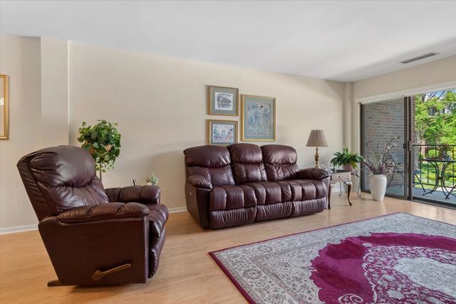 6565 Main Street 201, Downers Grove, IL 60516