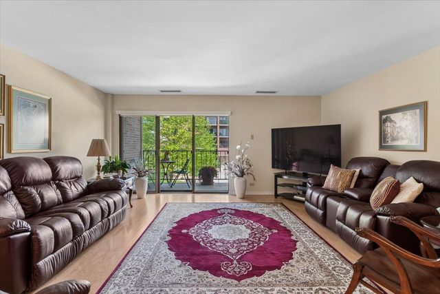 6565 Main Street 201, Downers Grove, IL 60516
