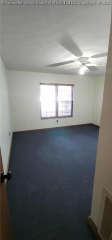 3253 Putnam Avenue, Hurricane, WV 25526