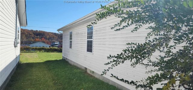 3253 Putnam Avenue, Hurricane, WV 25526