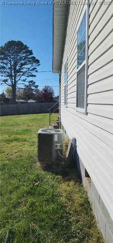 3253 Putnam Avenue, Hurricane, WV 25526