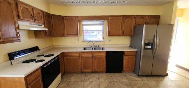 3253 Putnam Avenue, Hurricane, WV 25526