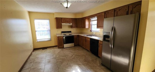 3253 Putnam Avenue, Hurricane, WV 25526