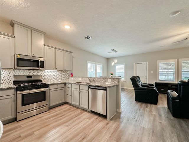 727 Road 5105, Cleveland, TX 77327