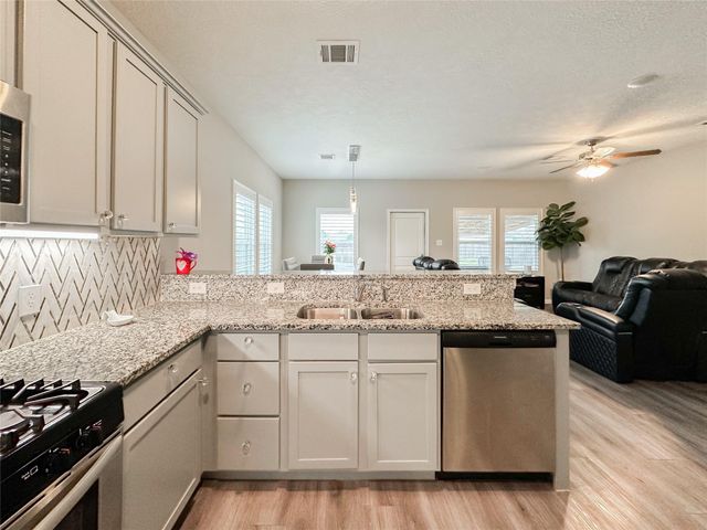 727 Road 5105, Cleveland, TX 77327