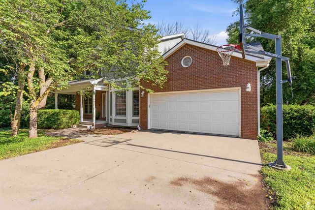 1000 Stratford Circle, Manhattan, KS 66503