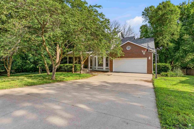 1000 Stratford Circle, Manhattan, KS 66503