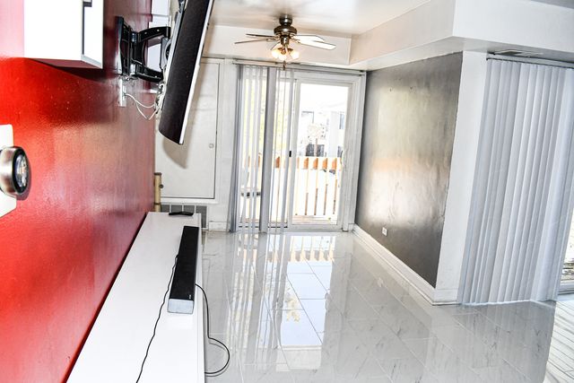 945 Commonwealth Court 4, Vernon Hills, IL 60061