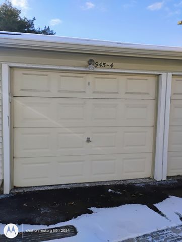 945 Commonwealth Court 4, Vernon Hills, IL 60061