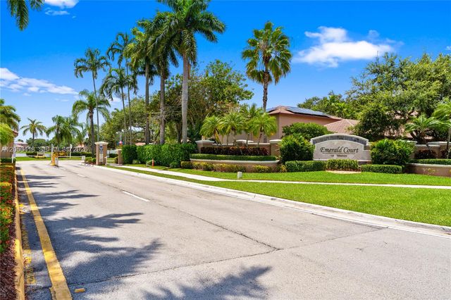 16102 Opal Creek Dr, Weston, FL 33331