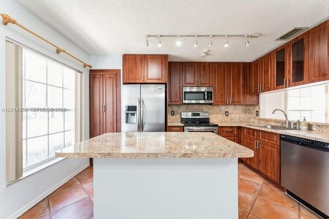 926 Opal Ter, Weston, FL 33326