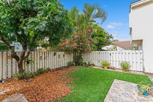 926 Opal Ter, Weston, FL 33326