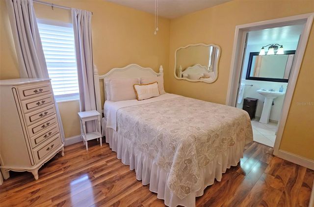 2442 WOOD STREET, Sarasota, FL 34237