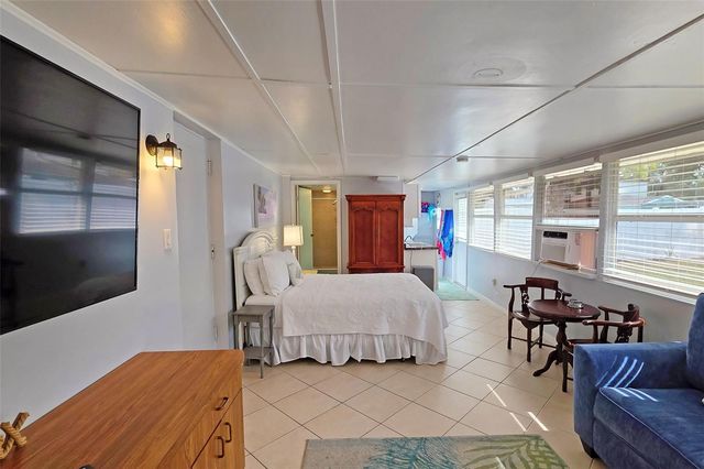 2442 WOOD STREET, Sarasota, FL 34237