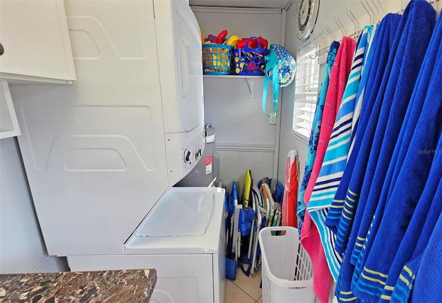 2442 WOOD STREET, Sarasota, FL 34237