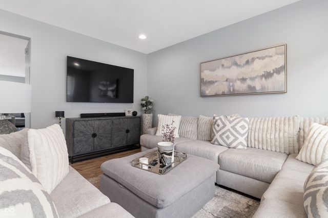 1282 Fairfax Manor Drive, Carmel, IN 46032