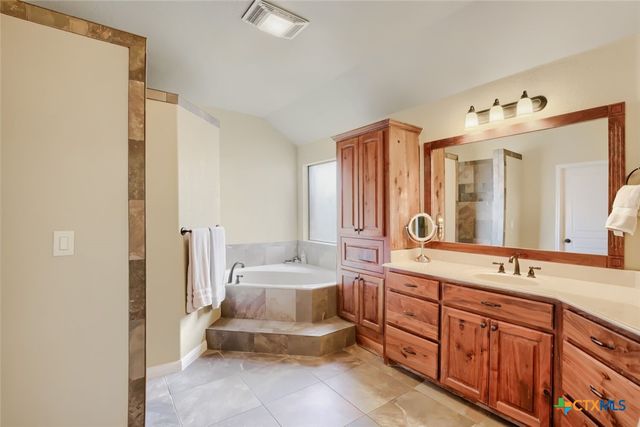 2262 Sun Chase Boulevard, New Braunfels, TX 78130