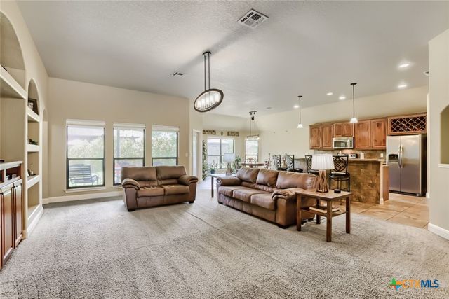 2262 Sun Chase Boulevard, New Braunfels, TX 78130