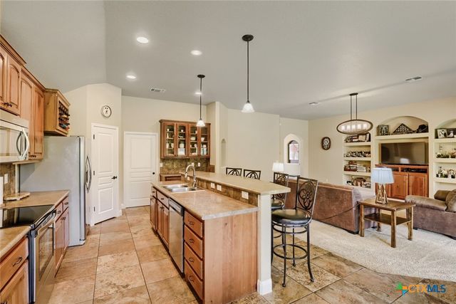 2262 Sun Chase Boulevard, New Braunfels, TX 78130