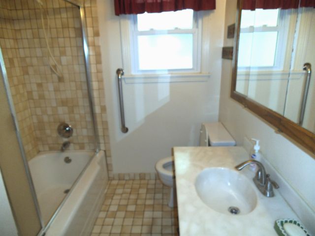 911 S Powell Road, Essexville, MI 48732