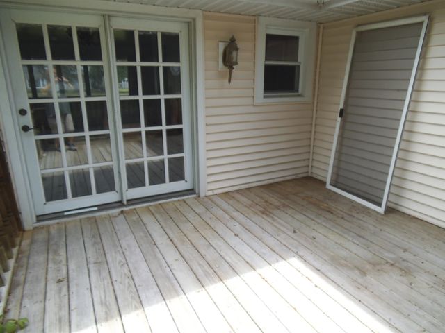 911 S Powell Road, Essexville, MI 48732