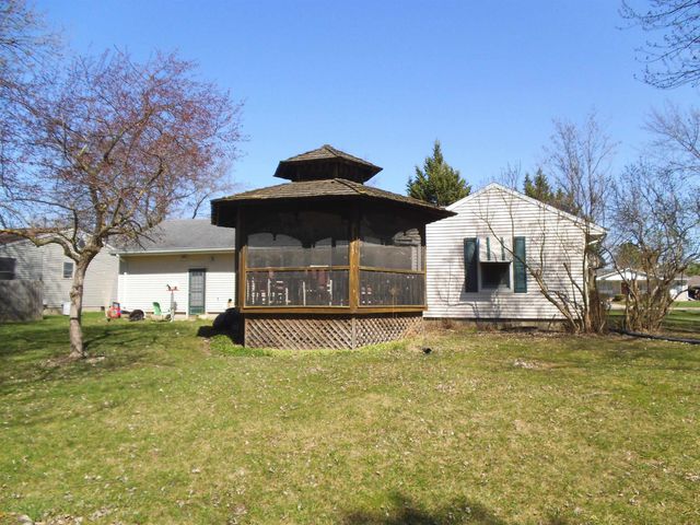 911 S Powell Road, Essexville, MI 48732