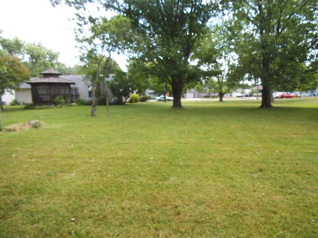 911 S Powell Road, Essexville, MI 48732