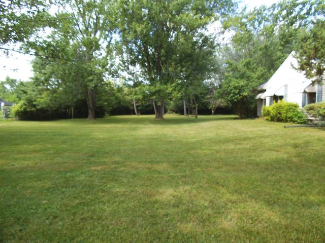 911 S Powell Road, Essexville, MI 48732